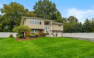 3 Farmstead Road, Commack, NY 11725