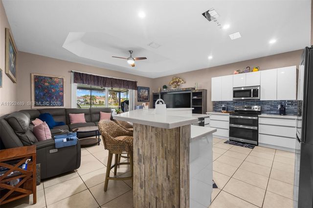 3985 NE 15th St, Homestead, FL 33033