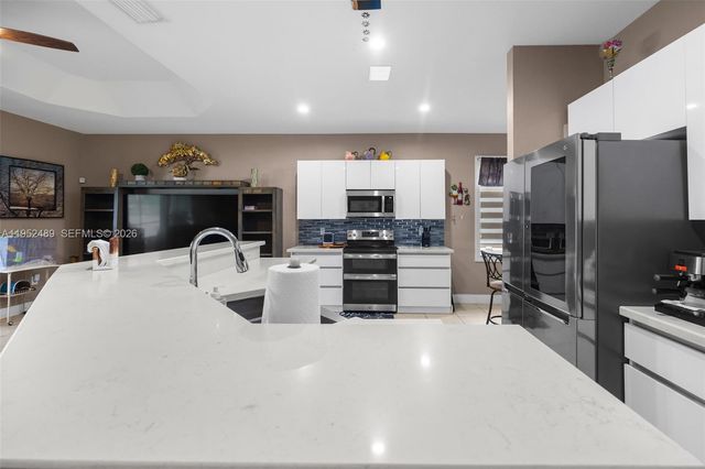 3985 NE 15th St, Homestead, FL 33033