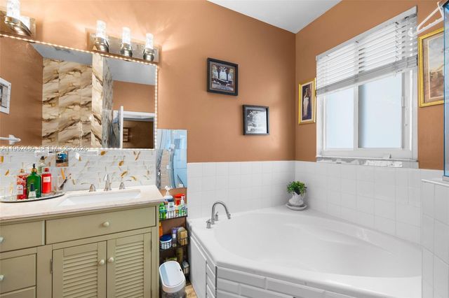 3985 NE 15th St, Homestead, FL 33033