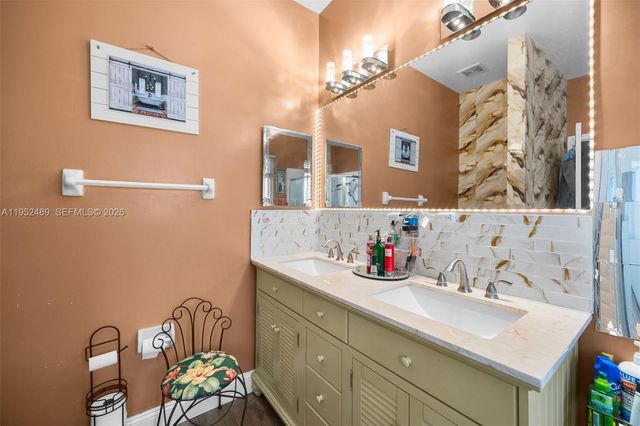 3985 NE 15th St, Homestead, FL 33033