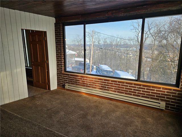 1317 Pitcairn St, Tarentum, PA 15084