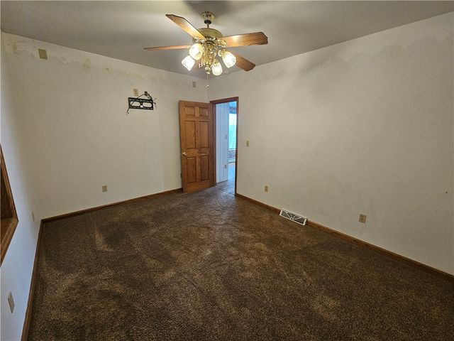 1317 Pitcairn St, Tarentum, PA 15084