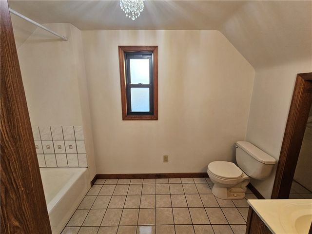 1317 Pitcairn St, Tarentum, PA 15084