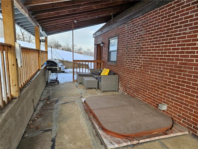 1317 Pitcairn St, Tarentum, PA 15084