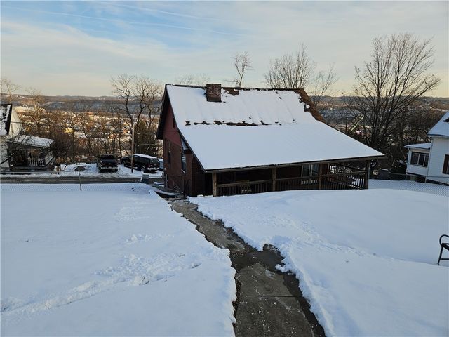 1317 Pitcairn St, Tarentum, PA 15084