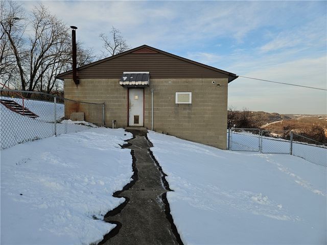 1317 Pitcairn St, Tarentum, PA 15084
