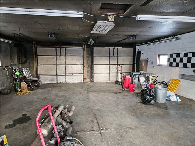 1317 Pitcairn St, Tarentum, PA 15084