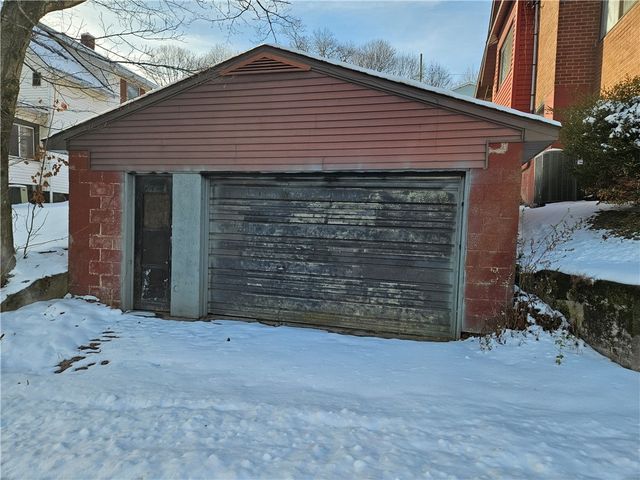 1317 Pitcairn St, Tarentum, PA 15084