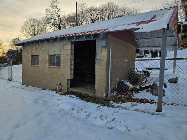 1317 Pitcairn St, Tarentum, PA 15084