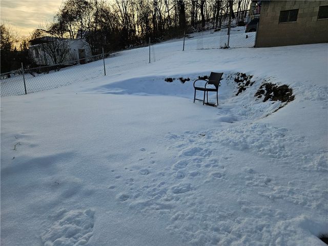 1317 Pitcairn St, Tarentum, PA 15084