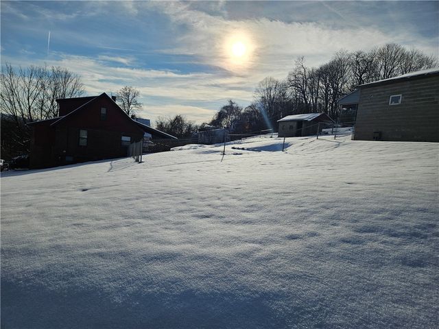 1317 Pitcairn St, Tarentum, PA 15084