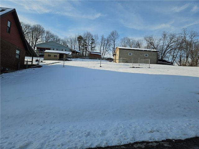 1317 Pitcairn St, Tarentum, PA 15084