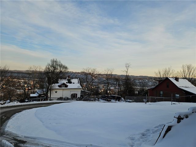 1317 Pitcairn St, Tarentum, PA 15084