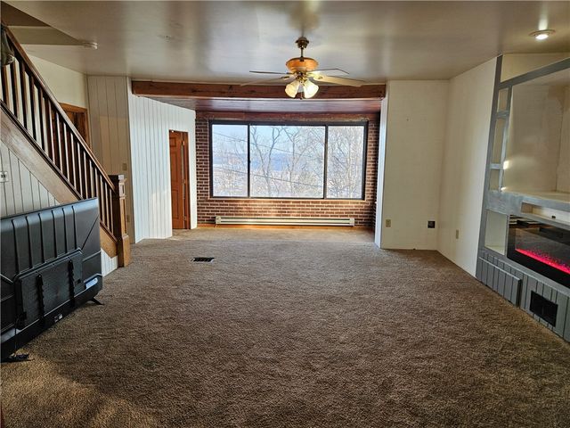 1317 Pitcairn St, Tarentum, PA 15084