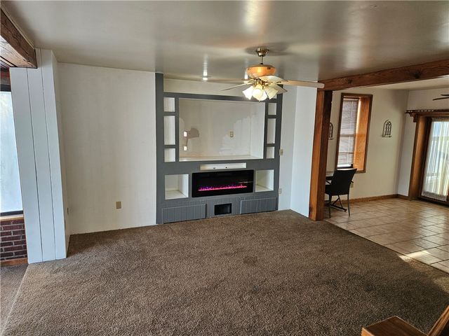 1317 Pitcairn St, Tarentum, PA 15084