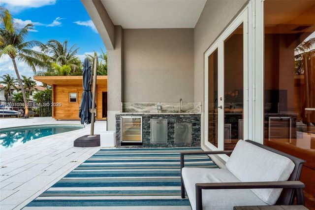 1260 Harbor Ct, Hollywood, FL 33019