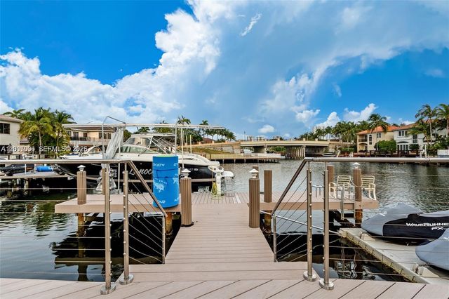 1260 Harbor Ct, Hollywood, FL 33019