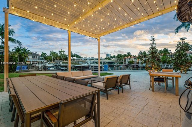 1260 Harbor Ct, Hollywood, FL 33019