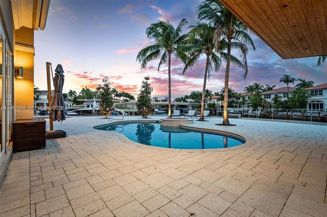 1260 Harbor Ct, Hollywood, FL 33019