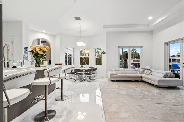1260 Harbor Ct, Hollywood, FL 33019