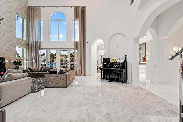 1260 Harbor Ct, Hollywood, FL 33019