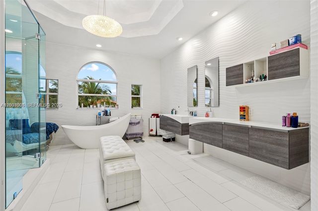 1260 Harbor Ct, Hollywood, FL 33019