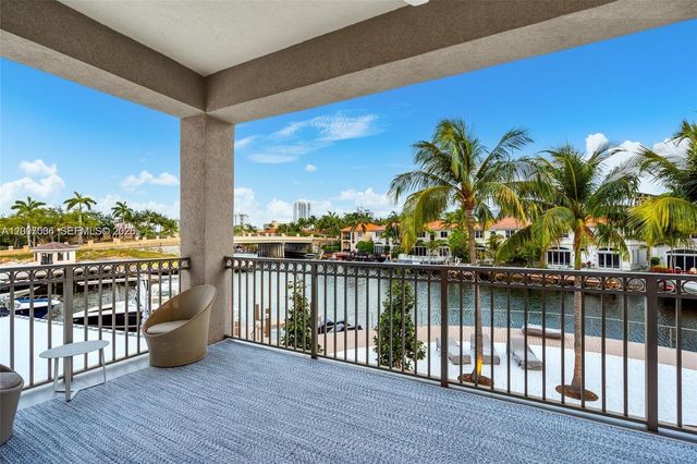 1260 Harbor Ct, Hollywood, FL 33019