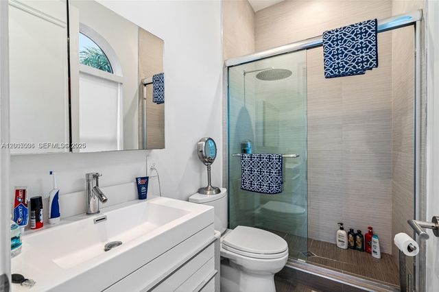 1260 Harbor Ct, Hollywood, FL 33019