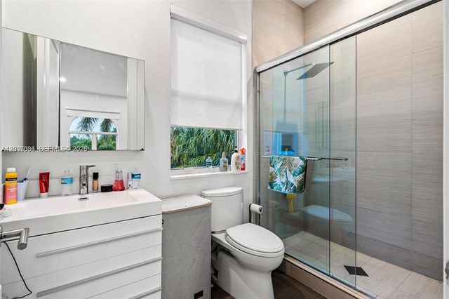 1260 Harbor Ct, Hollywood, FL 33019