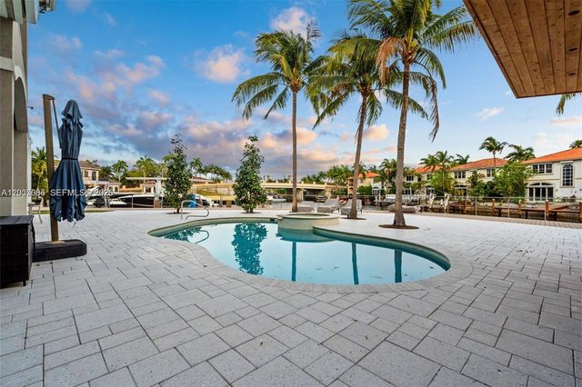 1260 Harbor Ct, Hollywood, FL 33019