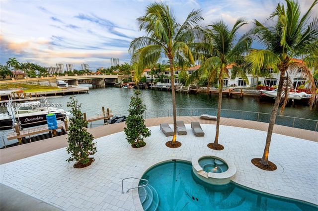 1260 Harbor Ct, Hollywood, FL 33019