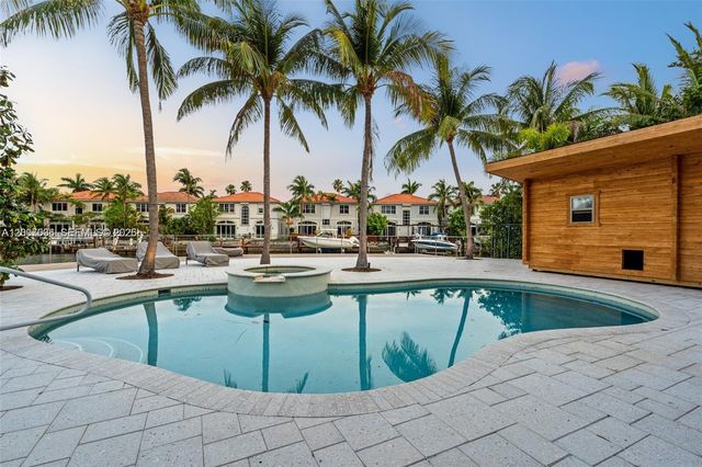 1260 Harbor Ct, Hollywood, FL 33019