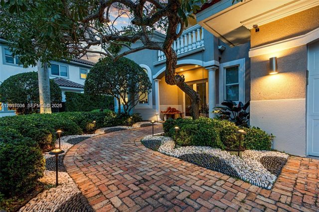 1260 Harbor Ct, Hollywood, FL 33019