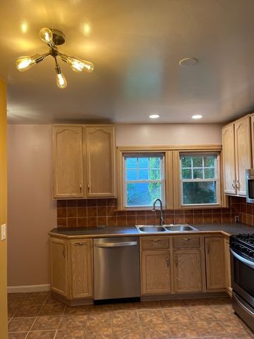 17 Claremont Ave 1, Quincy, MA 02169