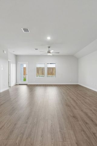 476 Hundred Acre Drive, Waxahachie, TX 75165