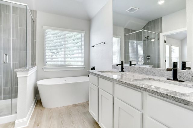 120 Periwinkle LN, Bastrop, TX 78602