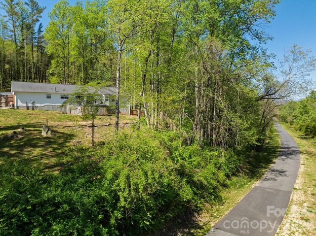 441 Hunters Glen Lane, Hendersonville, NC 28739