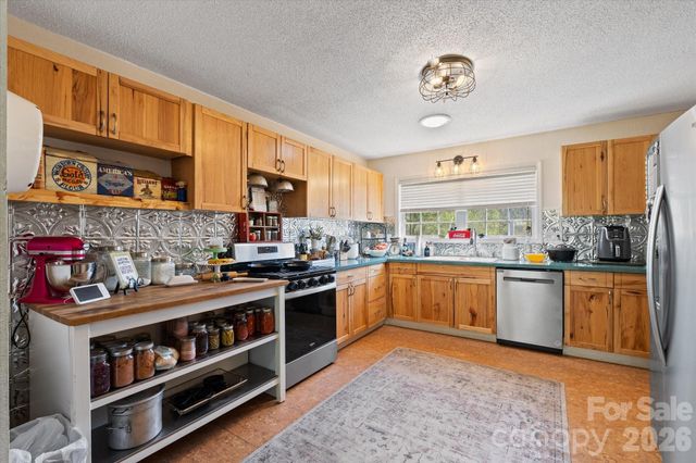 441 Hunters Glen Lane, Hendersonville, NC 28739