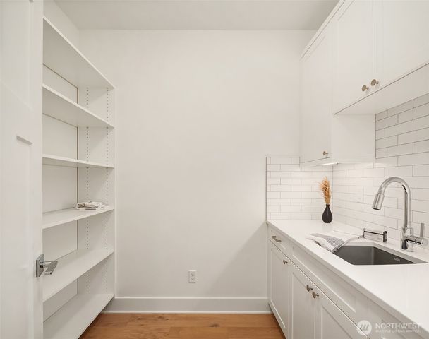 22212 98th Avenue W, Edmonds, WA 98020