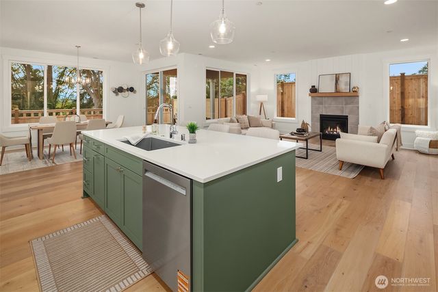 22212 98th Avenue W, Edmonds, WA 98020