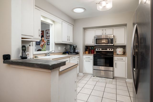 1910 25TH Street, Rockford, IL 61108