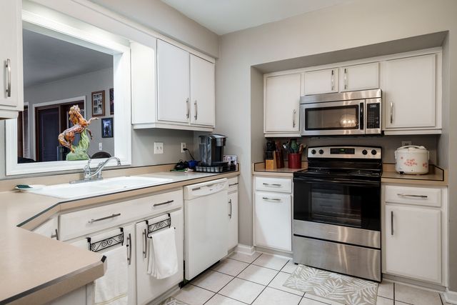 1910 25TH Street, Rockford, IL 61108