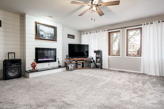 1910 25TH Street, Rockford, IL 61108