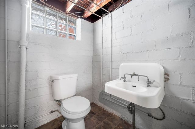 1550 Woodward Avenue, Lakewood, OH 44107