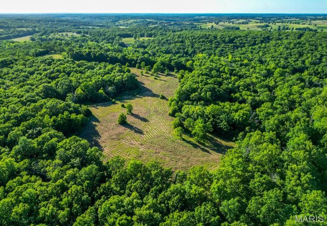 14300 W HIGHWAY 32, Lebanon, MO 65536