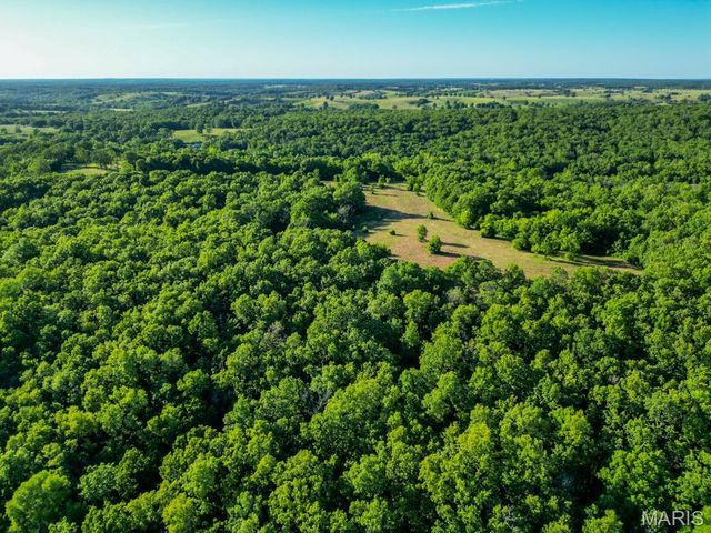 14300 W HIGHWAY 32, Lebanon, MO 65536