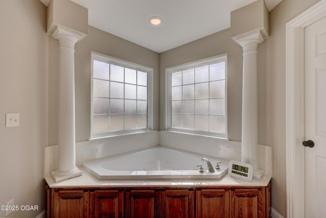 401 Dogwood Trails Lp, Carl Junction, MO 64834