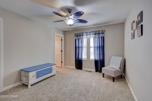 401 Dogwood Trails Lp, Carl Junction, MO 64834