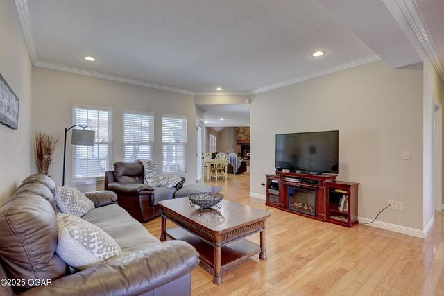 401 Dogwood Trails Lp, Carl Junction, MO 64834